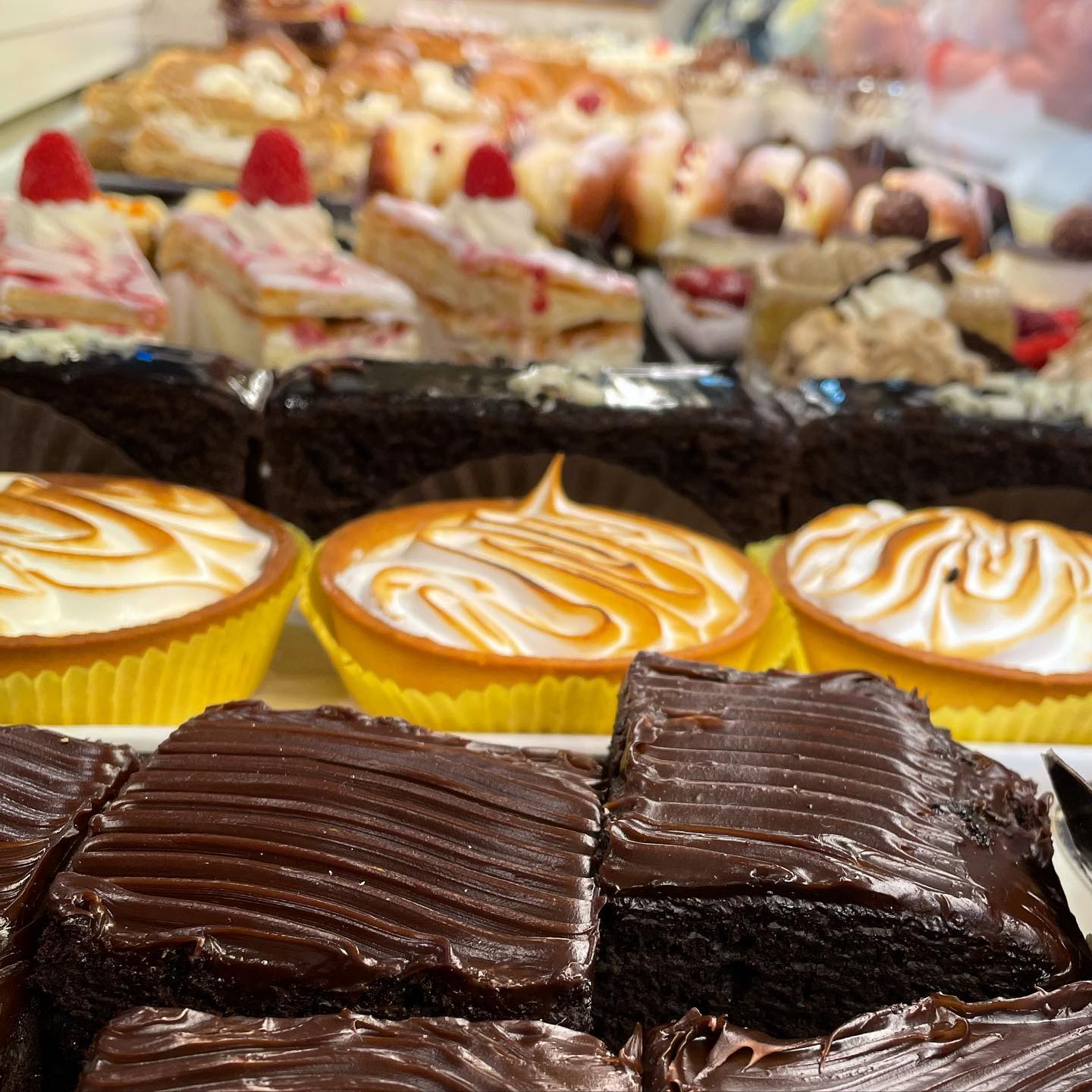 Don’t forget to call in and pick up some treats for Fathers Day tomorrow! You can never go too far wrong with cake 🎂😍 

Open Sunday 9.30am to 5pm.