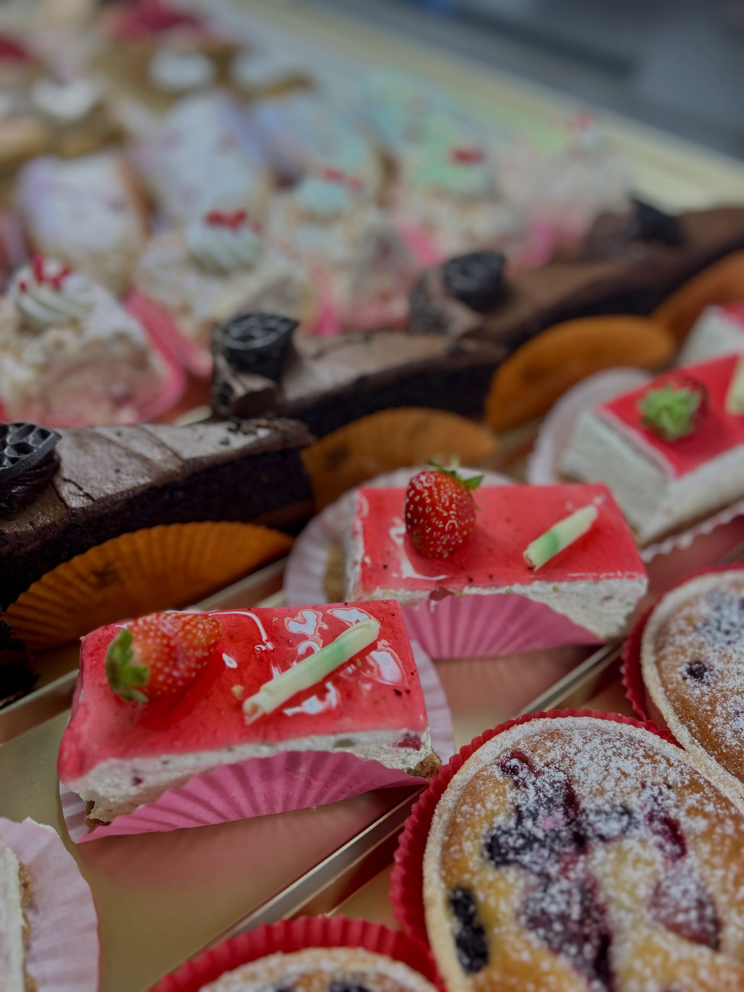 It’s Connemara Pony Show week here in Clifden! Our favourite week of the year🐴 We will be open all week and on Wednesday we will have our stall in the showfields selling lots of treats to keep energy levels up throughout the day 🧁