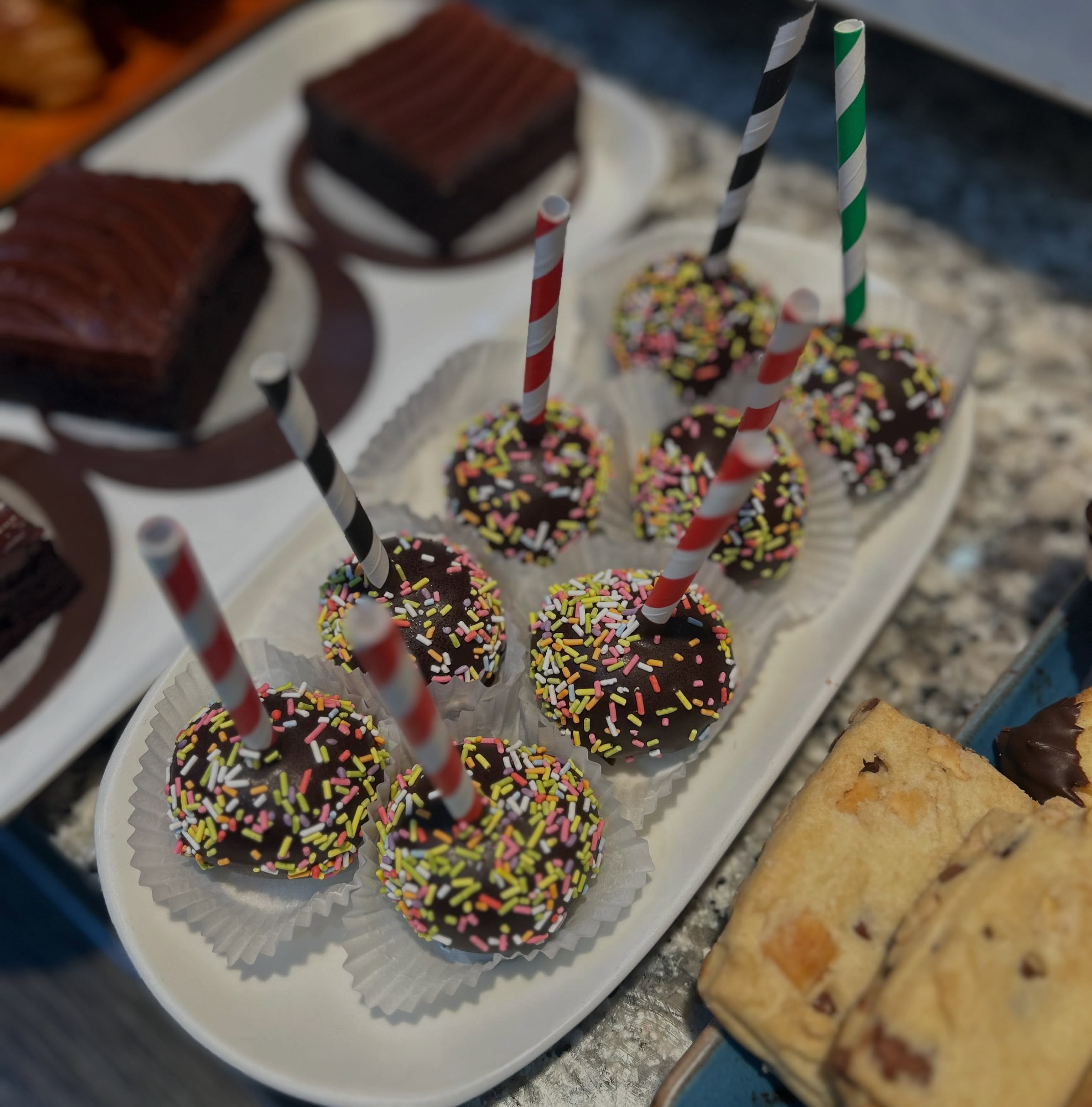 🤎 Saturday Treat Time 🤎

Open until 5.30pm.