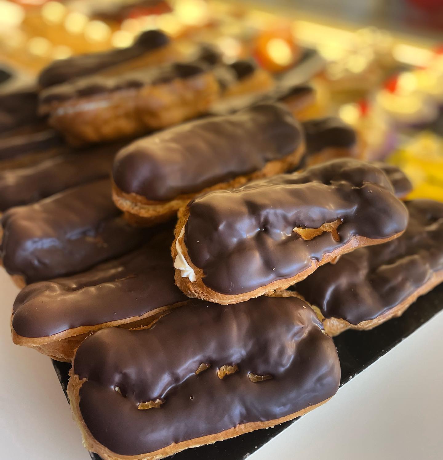We think INDULGE is the right word for this June Bank Holiday 🧁🍫☕️ 

Open all weekend for breakfast, lunch, cakes and coffee 💫

Fri & Sat: 8.30 - 5.30
Sun & Mon: 9.30 - 5

#wildatlanticway #connemara #clifden #galway #bakery #éclairs #foodstagram